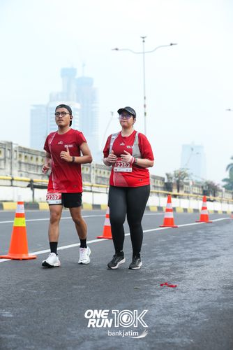 Race photo from ONE RUN 10 K