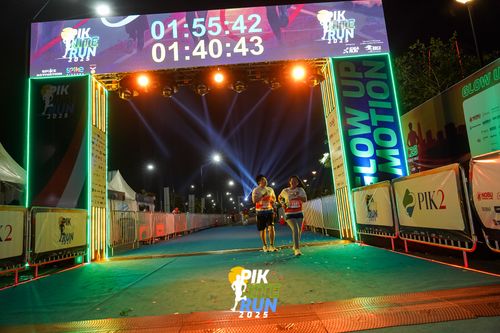 Race photo from PIK NITE RUN 2025