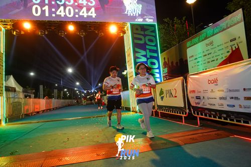Race photo from PIK NITE RUN 2025