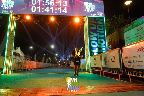 Race photo from PIK NITE RUN 2025