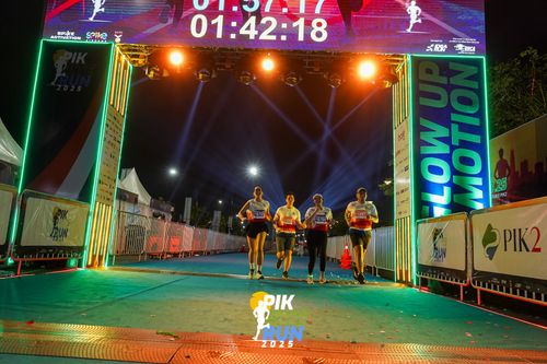 Race photo from PIK NITE RUN 2025