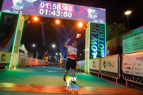 Race photo from PIK NITE RUN 2025