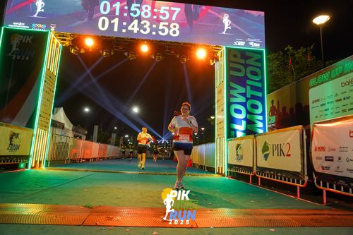 Race photo from PIK NITE RUN 2025