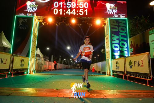 Race photo from PIK NITE RUN 2025
