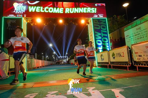 Race photo from PIK NITE RUN 2025