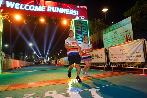 Race photo from PIK NITE RUN 2025