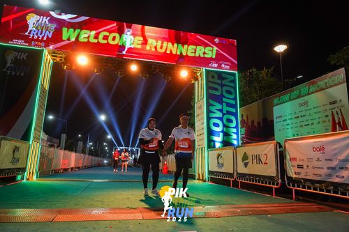 Race photo from PIK NITE RUN 2025