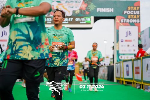 Race photo from Arutmin Borneo Run 2024