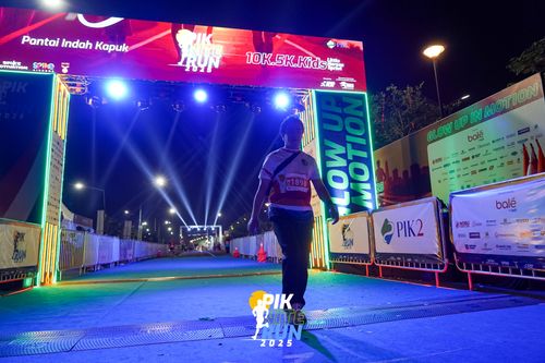 Race photo from PIK NITE RUN 2025