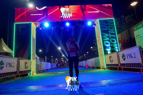 Race photo from PIK NITE RUN 2025