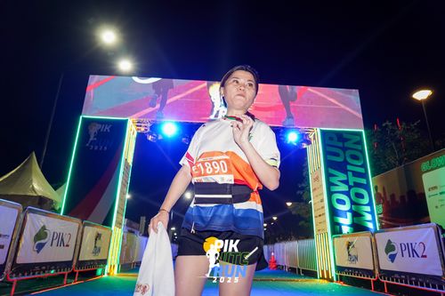 Race photo from PIK NITE RUN 2025