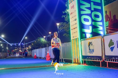 Race photo from PIK NITE RUN 2025