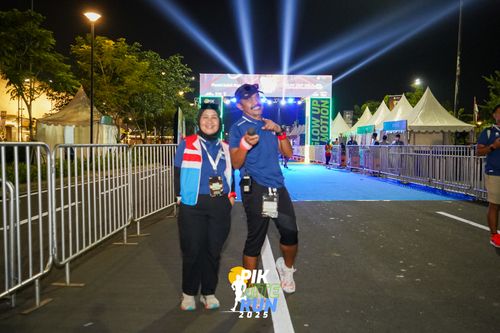Race photo from PIK NITE RUN 2025