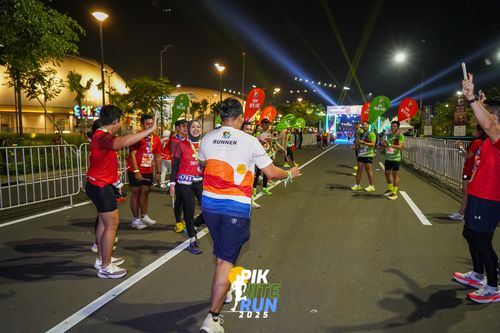 Race photo from PIK NITE RUN 2025