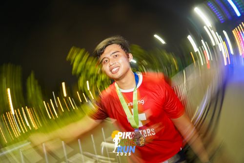 Race photo from PIK NITE RUN 2025