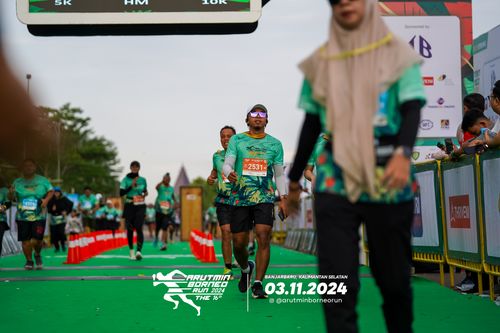 Race photo from Arutmin Borneo Run 2024