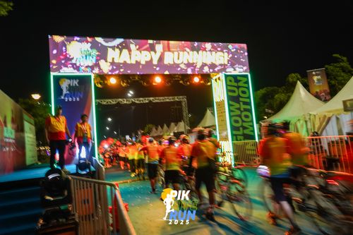 Race photo from PIK NITE RUN 2025
