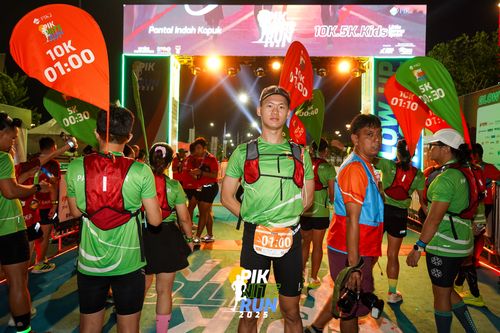 Race photo from PIK NITE RUN 2025