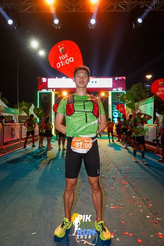 Race photo from PIK NITE RUN 2025
