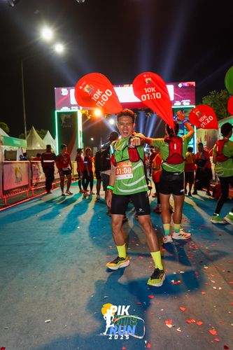 Race photo from PIK NITE RUN 2025