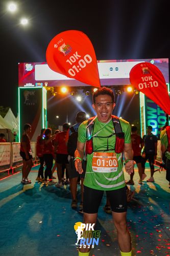 Race photo from PIK NITE RUN 2025
