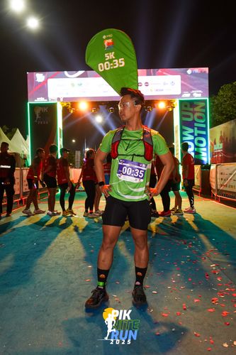 Race photo from PIK NITE RUN 2025