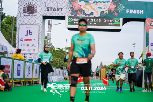 Race photo from Arutmin Borneo Run 2024