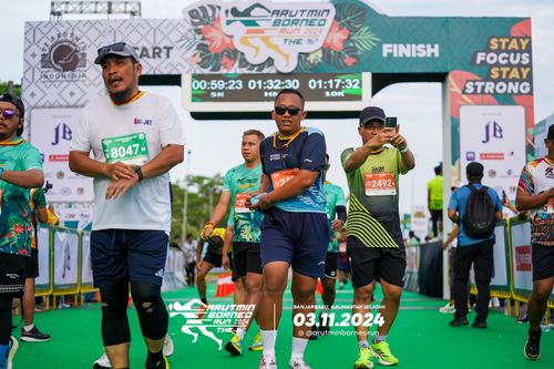 Race photo from Arutmin Borneo Run 2024