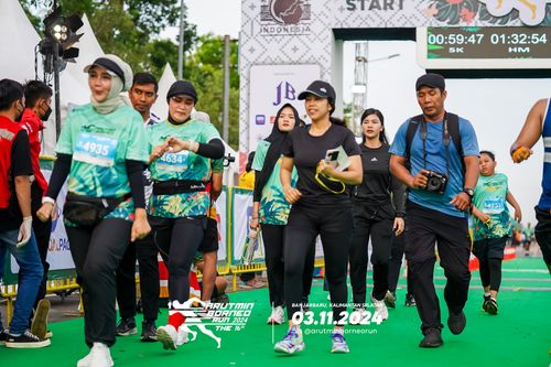 Race photo from Arutmin Borneo Run 2024