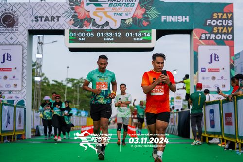 Race photo from Arutmin Borneo Run 2024