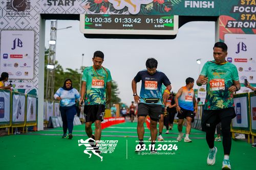 Race photo from Arutmin Borneo Run 2024