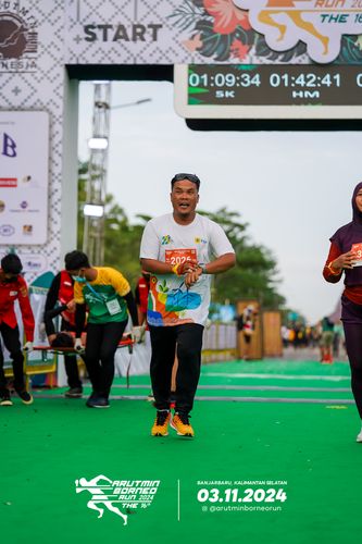 Race photo from Arutmin Borneo Run 2024