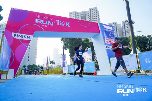 Race photo from Nu Skin Run 10K