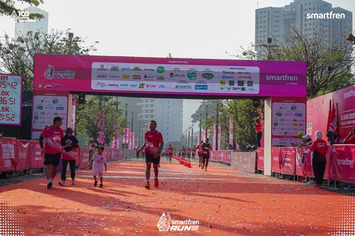 Race photo from Smartfren Run 2025 