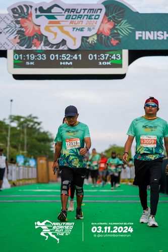 Race photo from Arutmin Borneo Run 2024