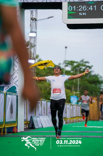 Race photo from Arutmin Borneo Run 2024