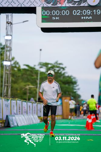 Race photo from Arutmin Borneo Run 2024