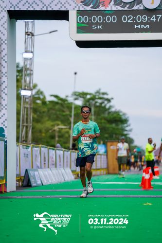 Race photo from Arutmin Borneo Run 2024
