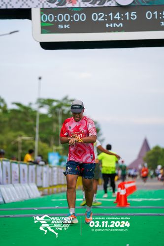 Race photo from Arutmin Borneo Run 2024