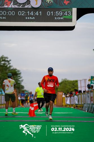 Race photo from Arutmin Borneo Run 2024