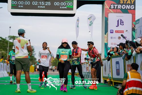 Race photo from Arutmin Borneo Run 2024