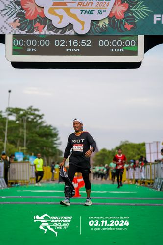 Race photo from Arutmin Borneo Run 2024