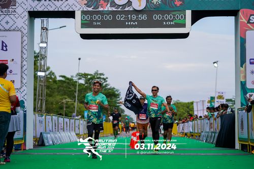 Race photo from Arutmin Borneo Run 2024