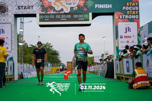 Race photo from Arutmin Borneo Run 2024