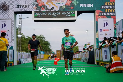 Race photo from Arutmin Borneo Run 2024