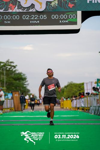 Race photo from Arutmin Borneo Run 2024