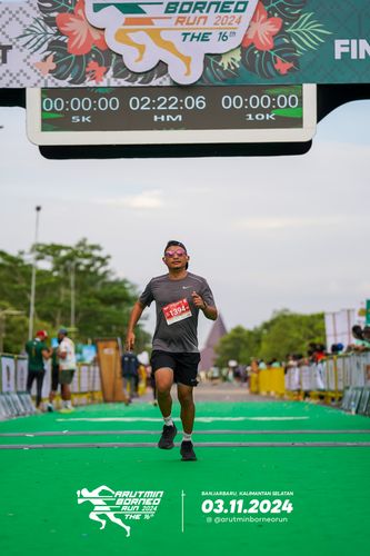 Race photo from Arutmin Borneo Run 2024