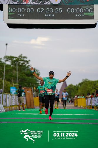 Race photo from Arutmin Borneo Run 2024