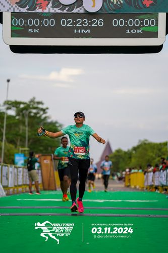 Race photo from Arutmin Borneo Run 2024