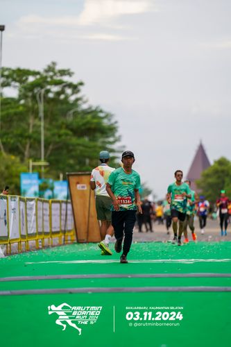 Race photo from Arutmin Borneo Run 2024